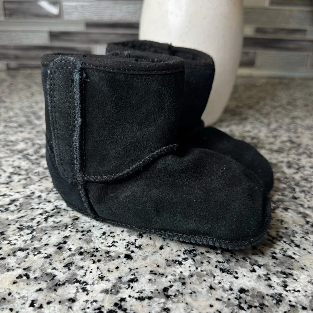 UGG Baby Classic boots in black suede Size 4/5 Baby
